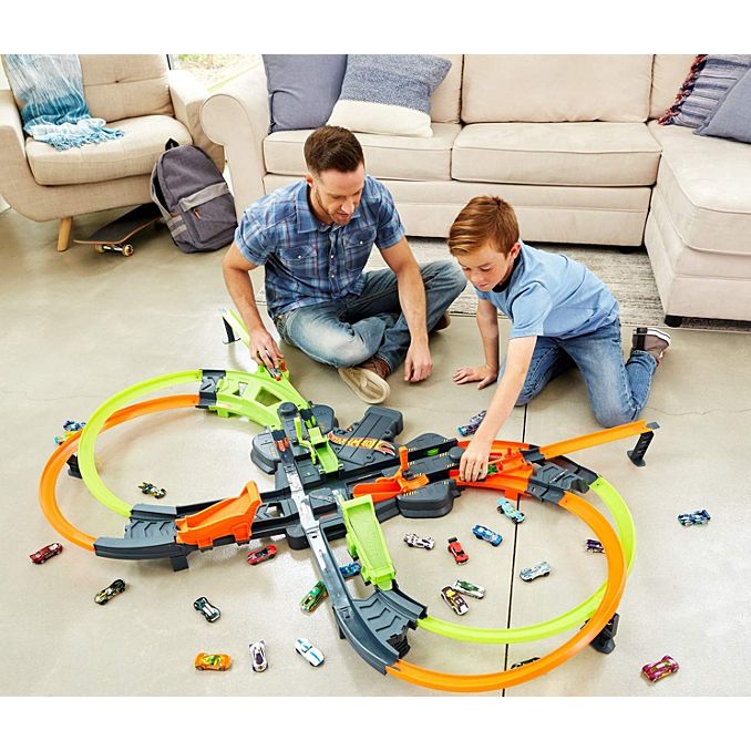 Hot Wheels Colossal Crash Track Set