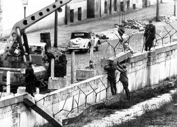 The Beginnings Of The Berlin Wall