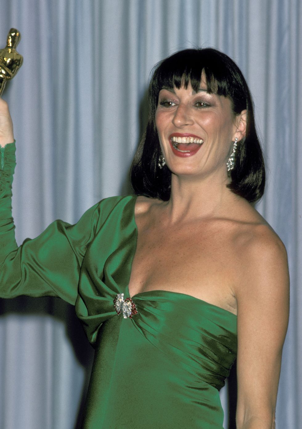 Unforgettable Oscar Gowns Throughout The Years Dailyforest Page 11