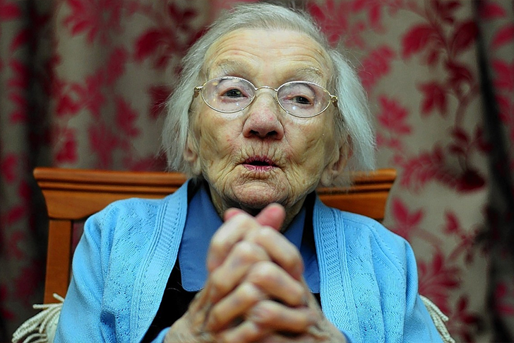 Real Estate Agents Left Shocked After Viewing A 96-Year-Old's Home ...