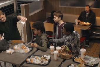 Niño Bulleado En Burger King La Reaccion De Los Clientes Es Sorprendente