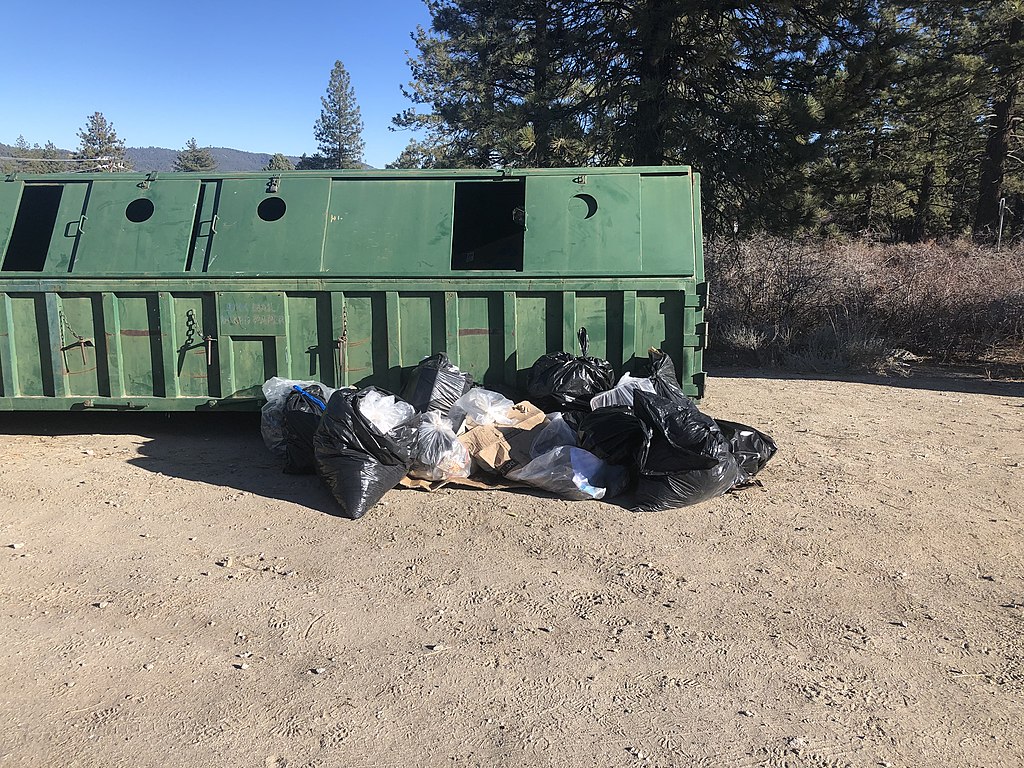 Úsalo En La Basura