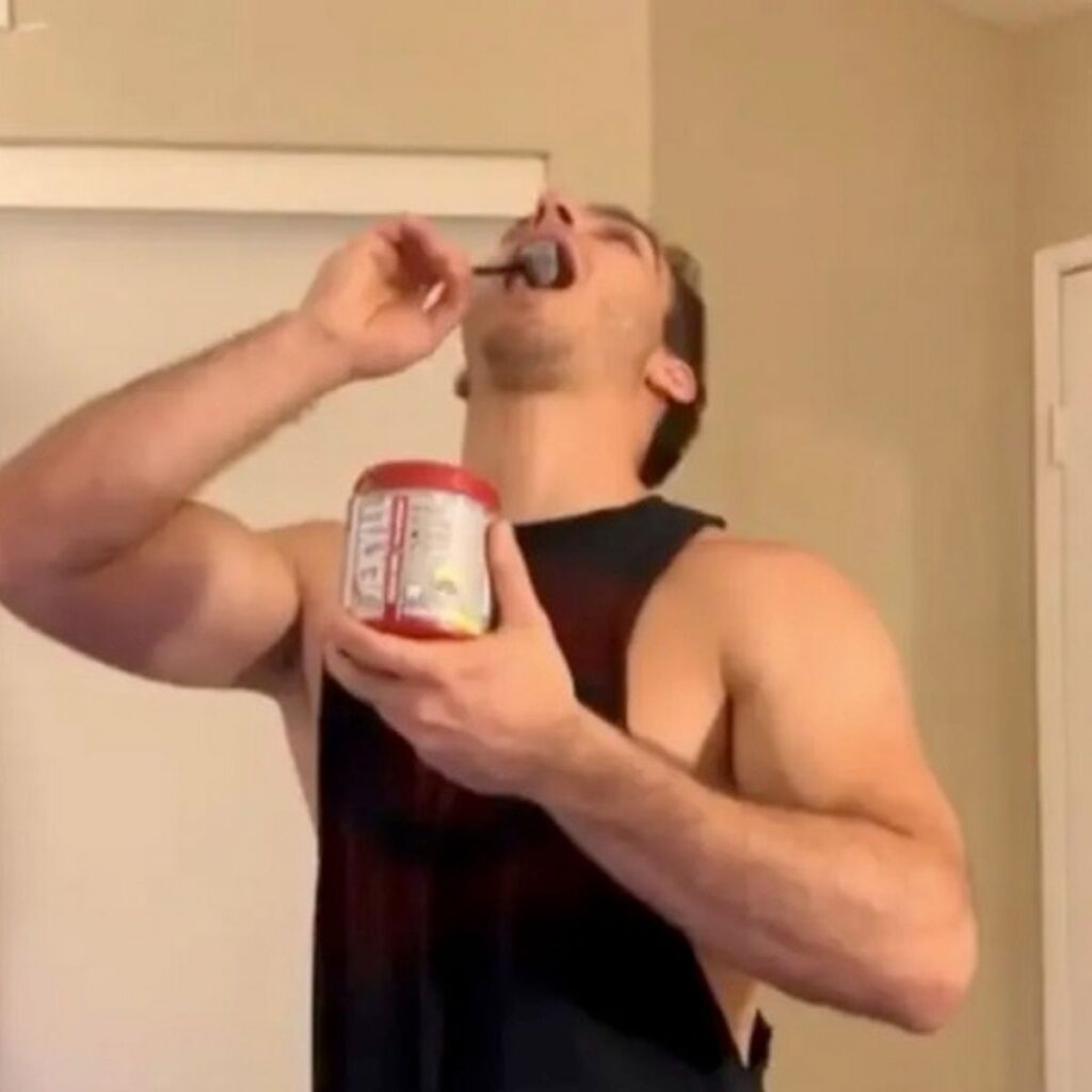 Despite The Risks, About 1 in 5 Young Men Will Try "Dry Scooping" Pre